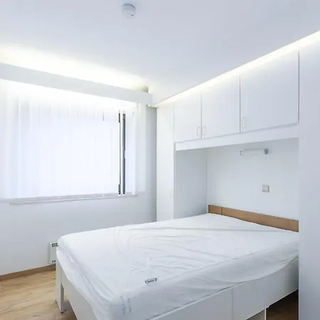 Corner On 5th Floor