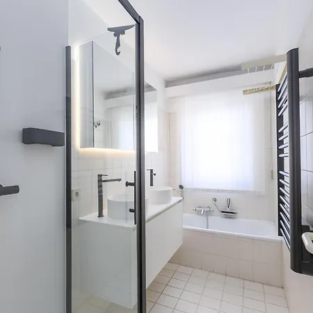 Corner With Phenomenal Sea View *